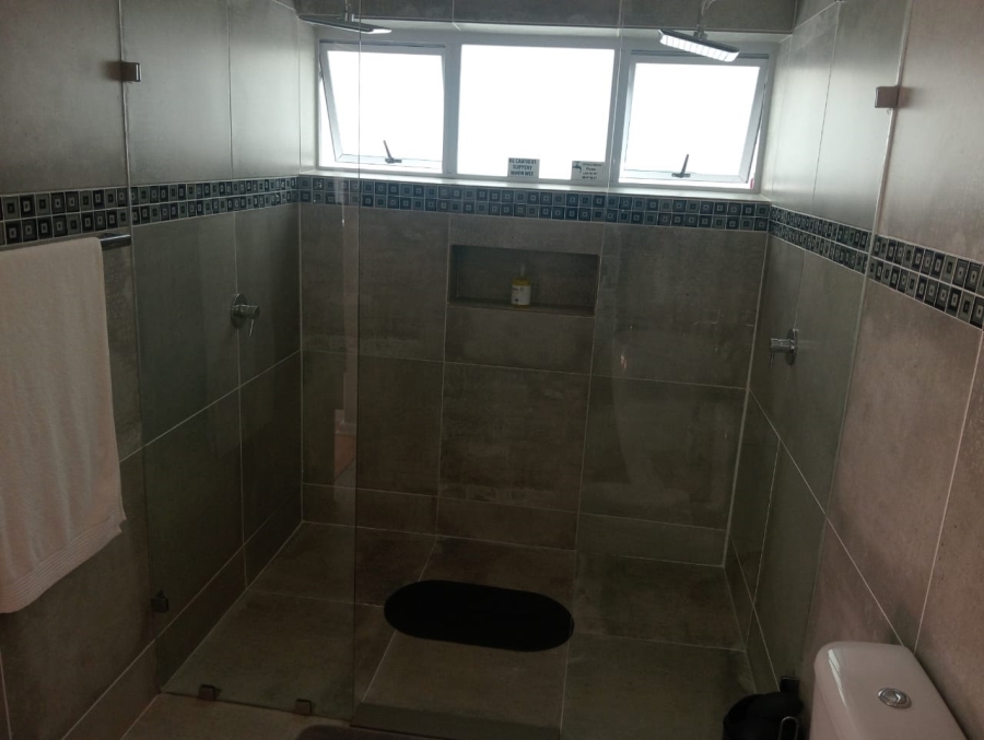 5 Bedroom Property for Sale in Jeffreys Bay Central Eastern Cape